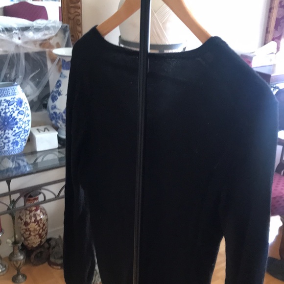 UNIQLO SWEATER SIZE L - Picture 5 of 5